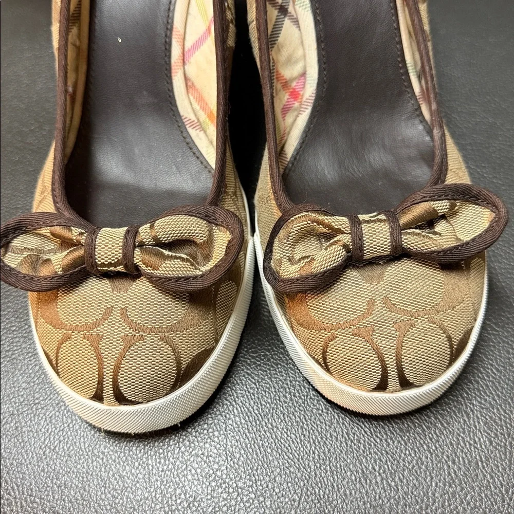 Coach Signature Sweetie Wedges - Tikonze Apapa Foundation - Picture 10 of 16